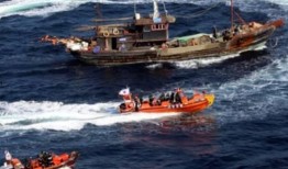 网友爆料渔船事件视频,生死瞬间，勇敢渔民勇救同伴