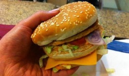 杭州汉堡爆料事件视频曝光,食品安全疑云再起