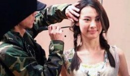 美女爆料父亲是明星视频,神秘父亲竟是娱乐圈巨星，揭秘明星家族背后的故事